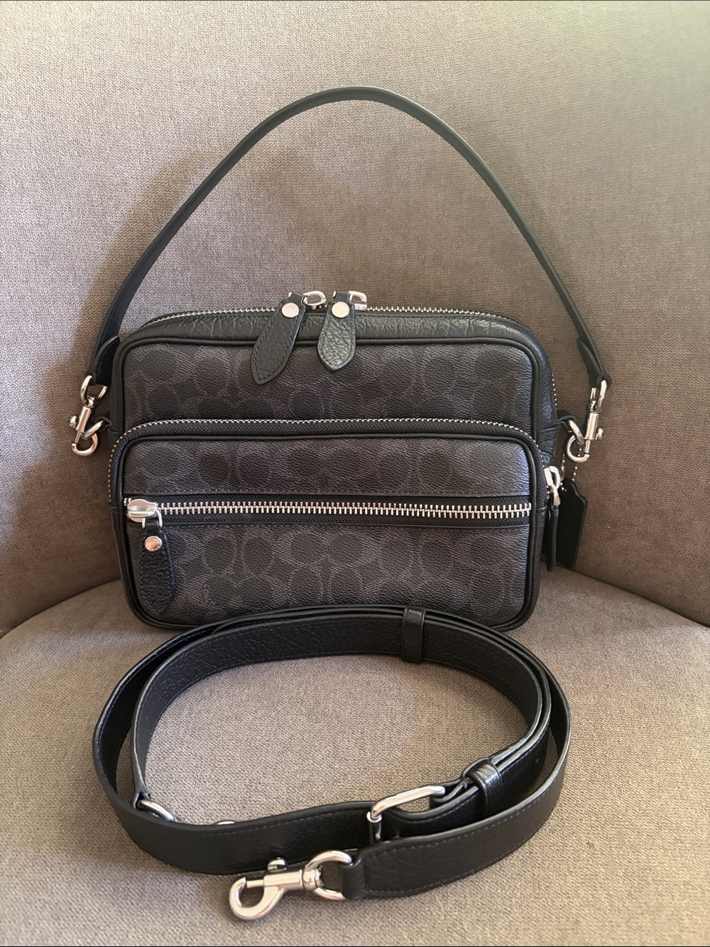 Like New Coach Dakota Crossbody Bag In Signature Canvas